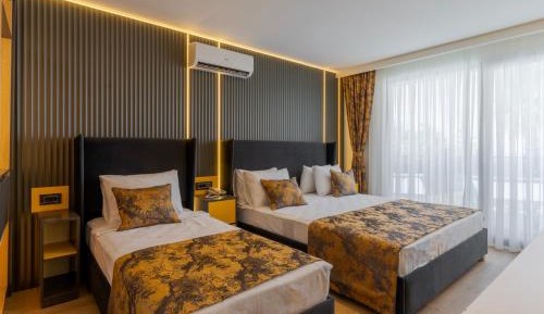 Deluxe Queen Suite