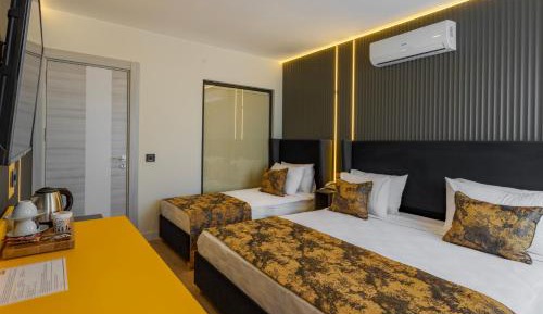 Deluxe Family Room