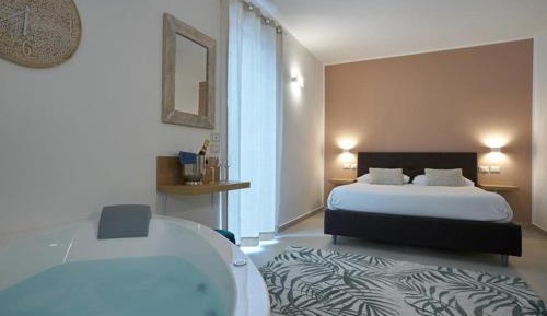 Double Room with Spa Bath