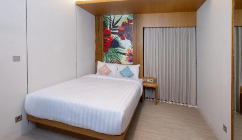 Superior Pool Side Room