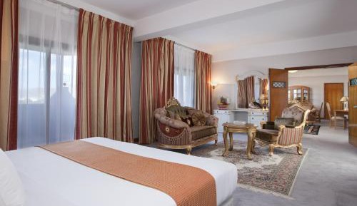 Royal Suite with Mountain View 