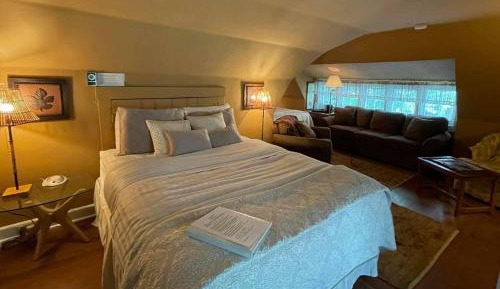 Queen Studio with Sofa Bed