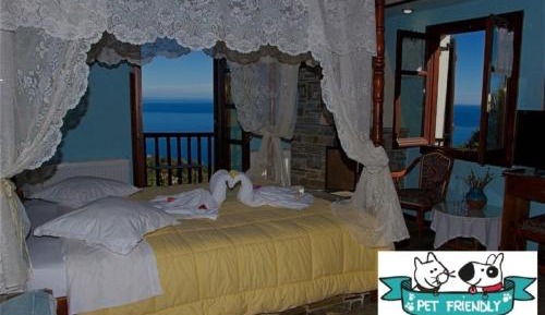 Triple Room with Sea View and Fireplace