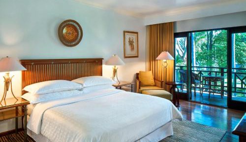 Deluxe King Room with Garden View