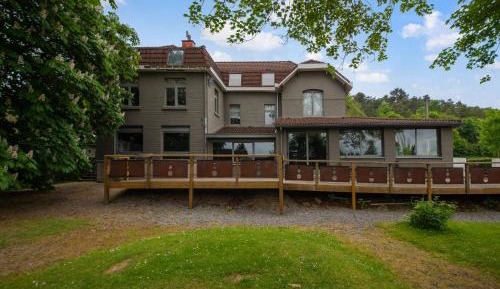 Ten-Bedroom Holiday Home