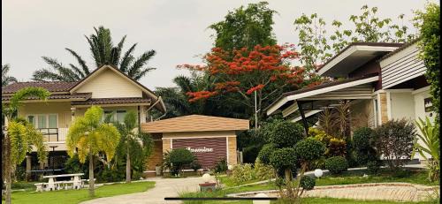 Superior Bungalow with Mountain View