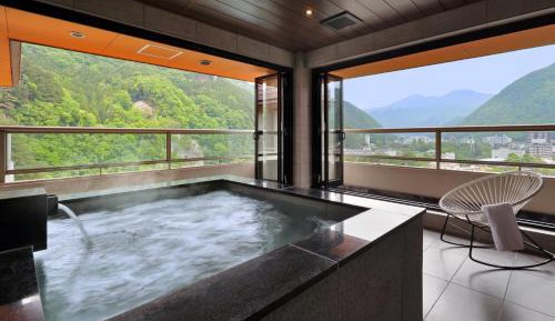 Quadruple Room with Private Bathroom