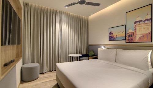 Deluxe Queen Room