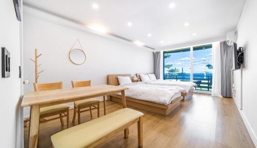 Deluxe Twin Room with Sea View (201)