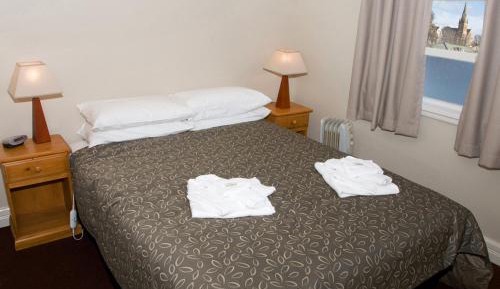 Queen Room with Shared Bathroom