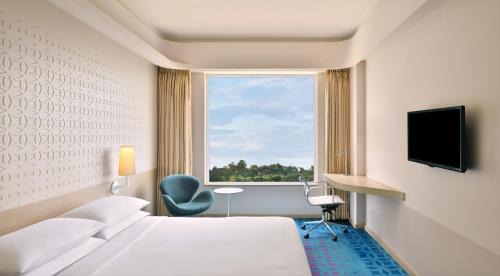 Deluxe Room, 1 Queen bed, City View