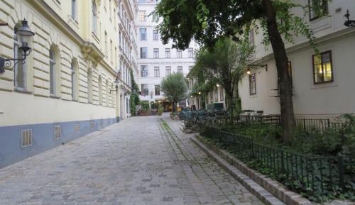 One-Bedroom Apartment with Balcony