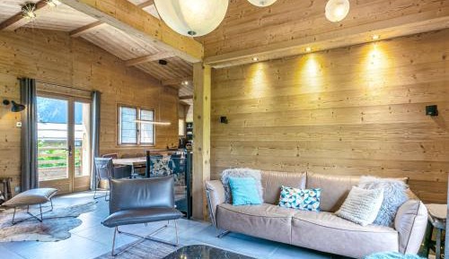 Chalet (10 Adults)