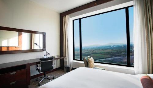 Junior Suite with Lounge Access