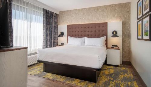 Junior King Suite with Seating Area