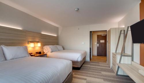 Queen Room with Two Queen Beds - Hearing Accessible/Non-Smoking