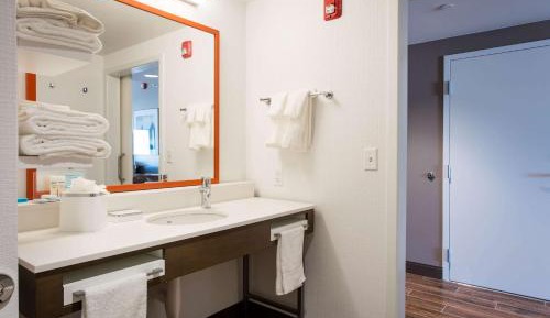 King Room - Hearing Access/Non-Smoking