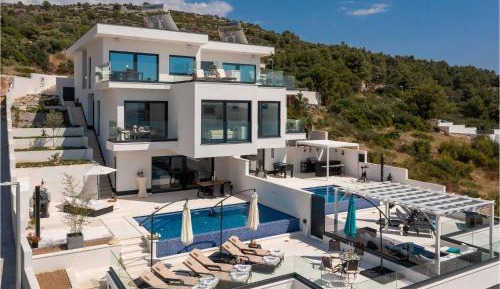 Three-Bedroom Holiday Home 