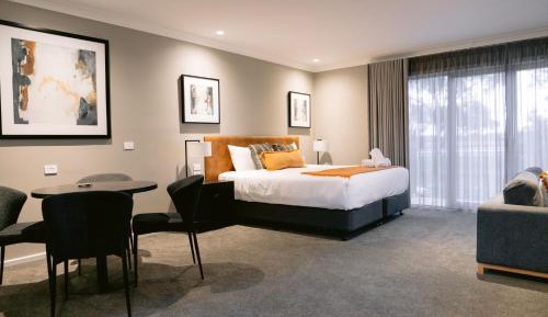 Luxury Suite with Spa Bath