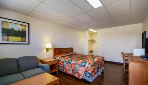 1 Queen Bed Non Smoking