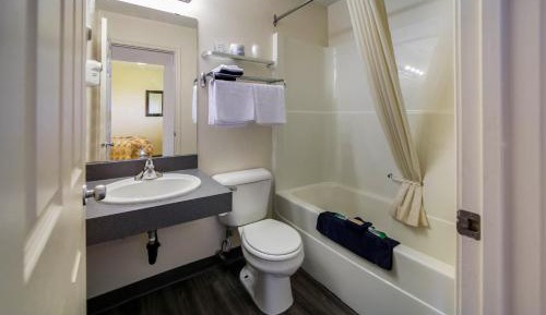 1 Queen Bed Kitchenette Suite Non Smoking