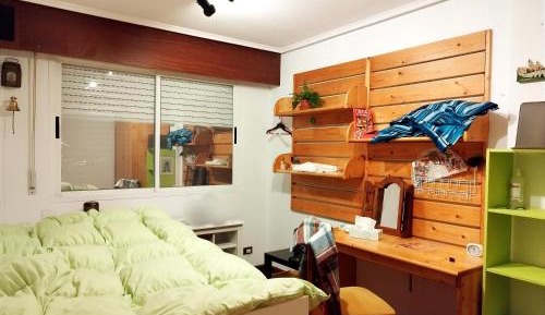 Single Room with Shared Bathroom