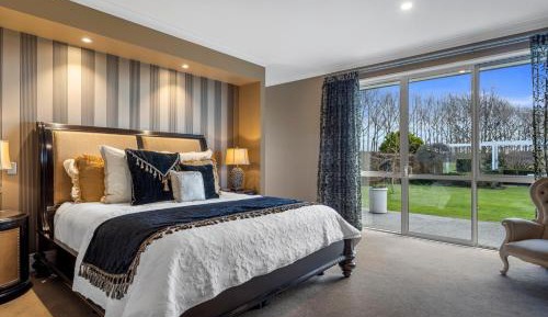 Suite with Hot Tub