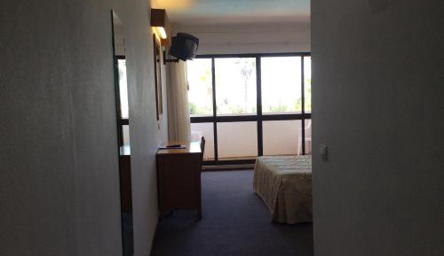 Basic Single Room with Street View