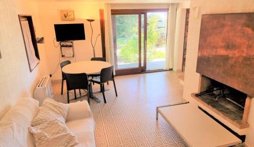 Chalet (10 Adults)