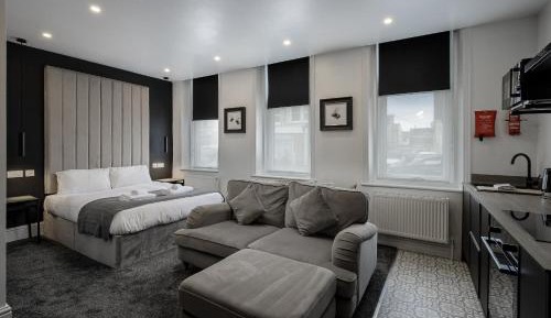 Deluxe Studio
