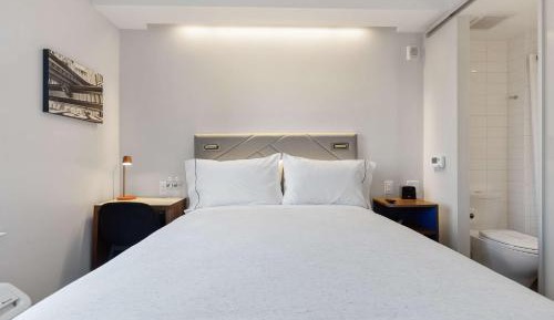 1 Full Bed