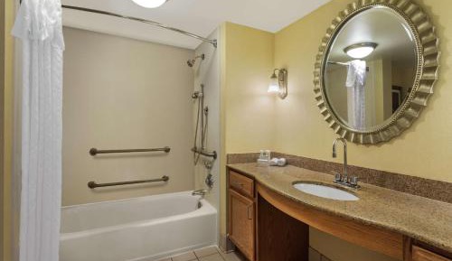 King Suite with Accessible Tub - Mobility and Hearing Access/Non-Smoking