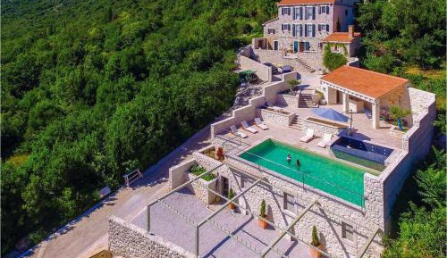 Five-Bedroom Holiday Home
