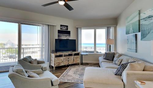 Three-Bedroom Apartment with Ocean View