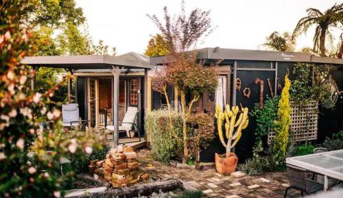 Cozy Cabin with Double Bed