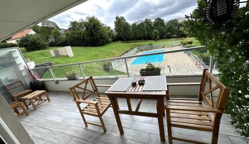 Apartment with Pool View 