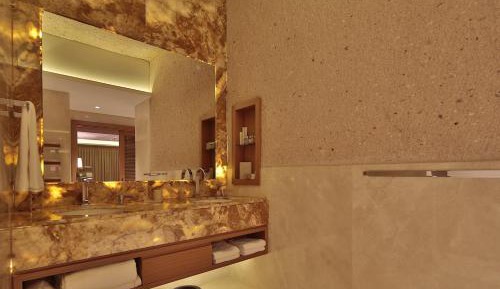 King Cave Suite with Spa bath 