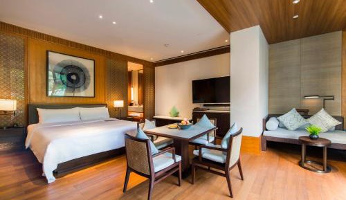 Preminum Garden Pool Room