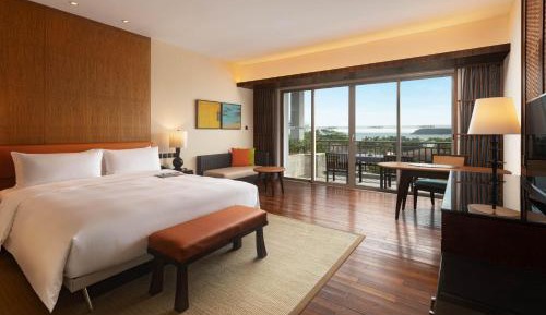Luxury Lagoon Pool View King Room