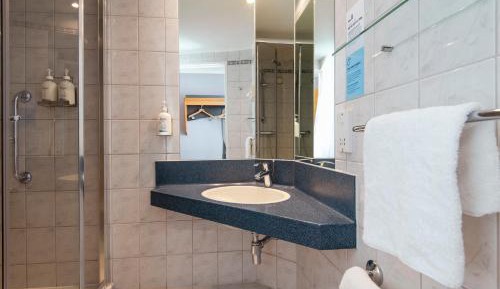 Standard Twin Room with Free Hot Breakfast