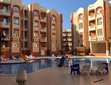 Apartment with Pool View 