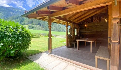 Apartment with Mountain View