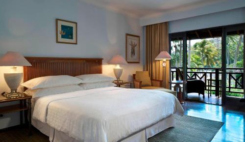 Deluxe King Room with Pool View