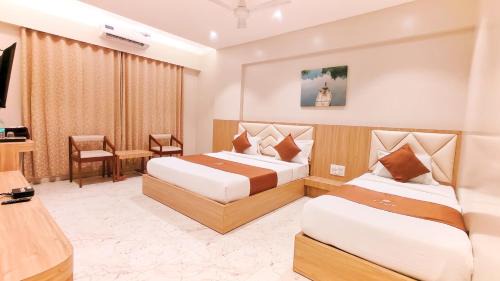 Deluxe Triple Room- 984 foot from Temple 