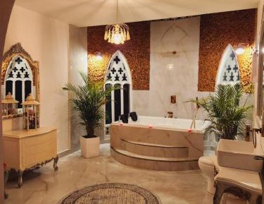 Deluxe Suite with Spa Bath