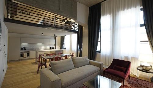 Apartment with Mountain View