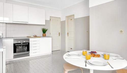 Queen Room with Shared Bathroom