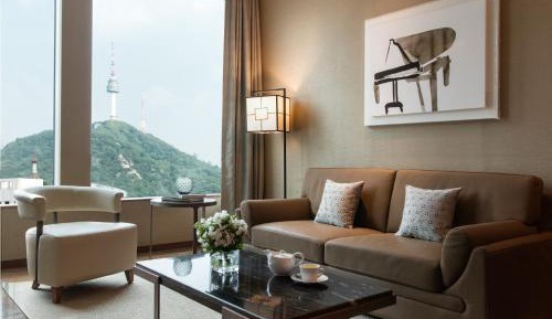 Junior King Suite with Seoul N Tower View