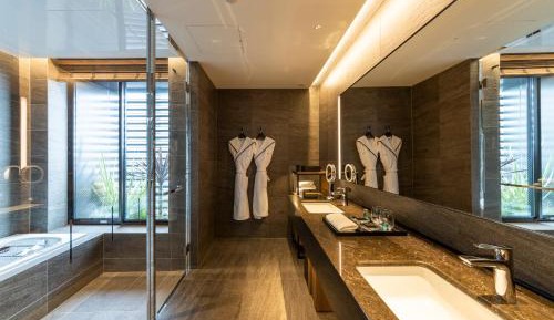 Euphoria Premier Corner Twin Room with Park View