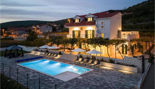 Four-Bedroom Holiday Home